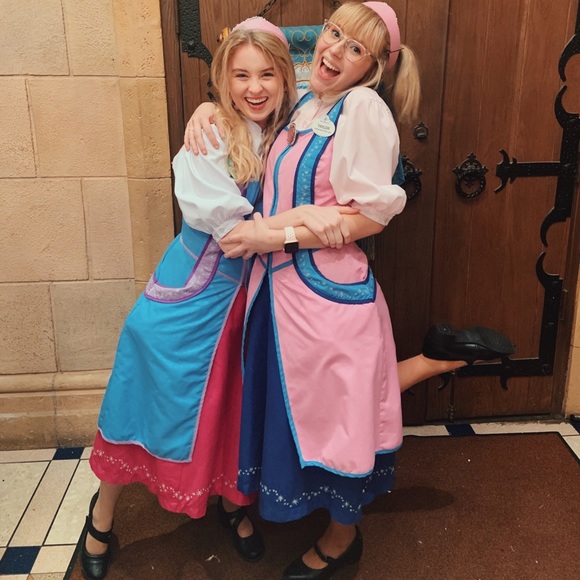 Meet your Posher, Taylor - Picture 3 of 3